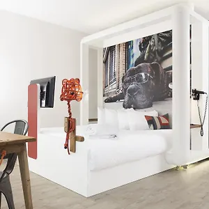 3* Otel The Corner